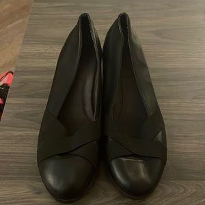 EUC Aerosole black wedge
